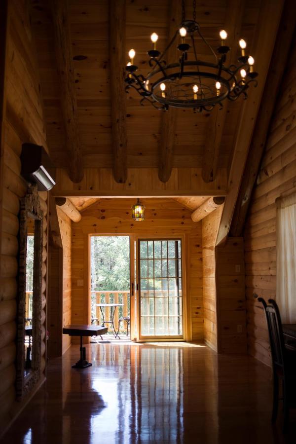 Log Country Of Ithaca Couette-café *