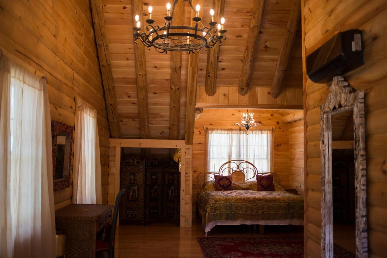 Log Country Of Ithaca Couette-café *