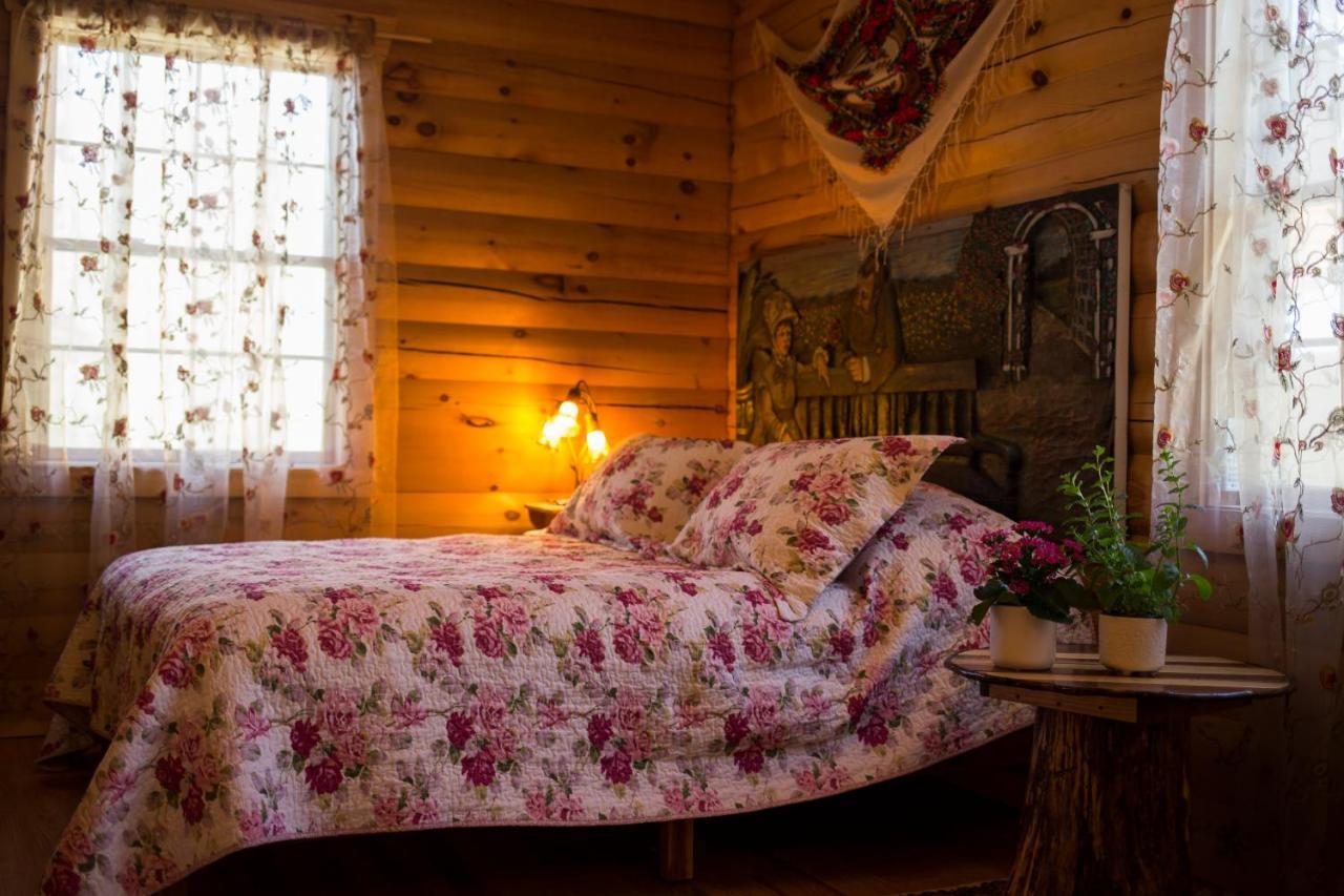Log Country Of Ithaca Couette-café Spencer