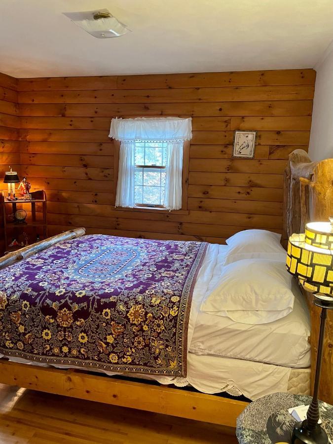 Log Country Of Ithaca Couette-café