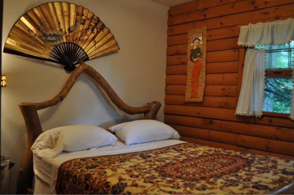 Log Country Of Ithaca Couette-café *
